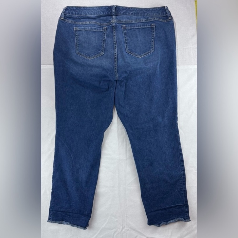 Torrid Womens Size 16 Cropped Jeans Dark Wash Raw Hem Stretch Denim - Picture 3 of 15